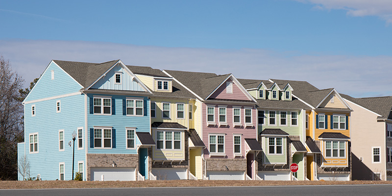 row of colorful houses | living in an hoa